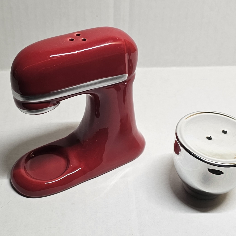 Miniature Salt And Pepper Shaker . Red Mixer. - Picture 5 of 5